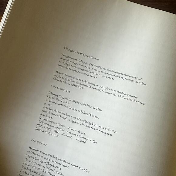 Vintage 2000 Crickwing Paperback Book - Picture 2 of 8